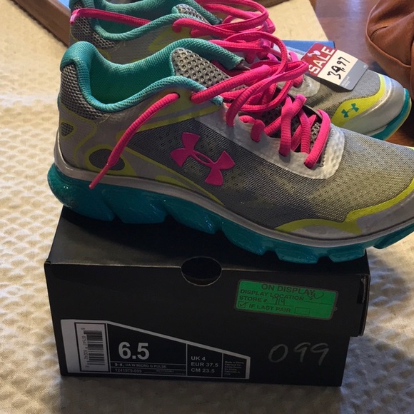Under Armour shoes - Picture 2 of 4